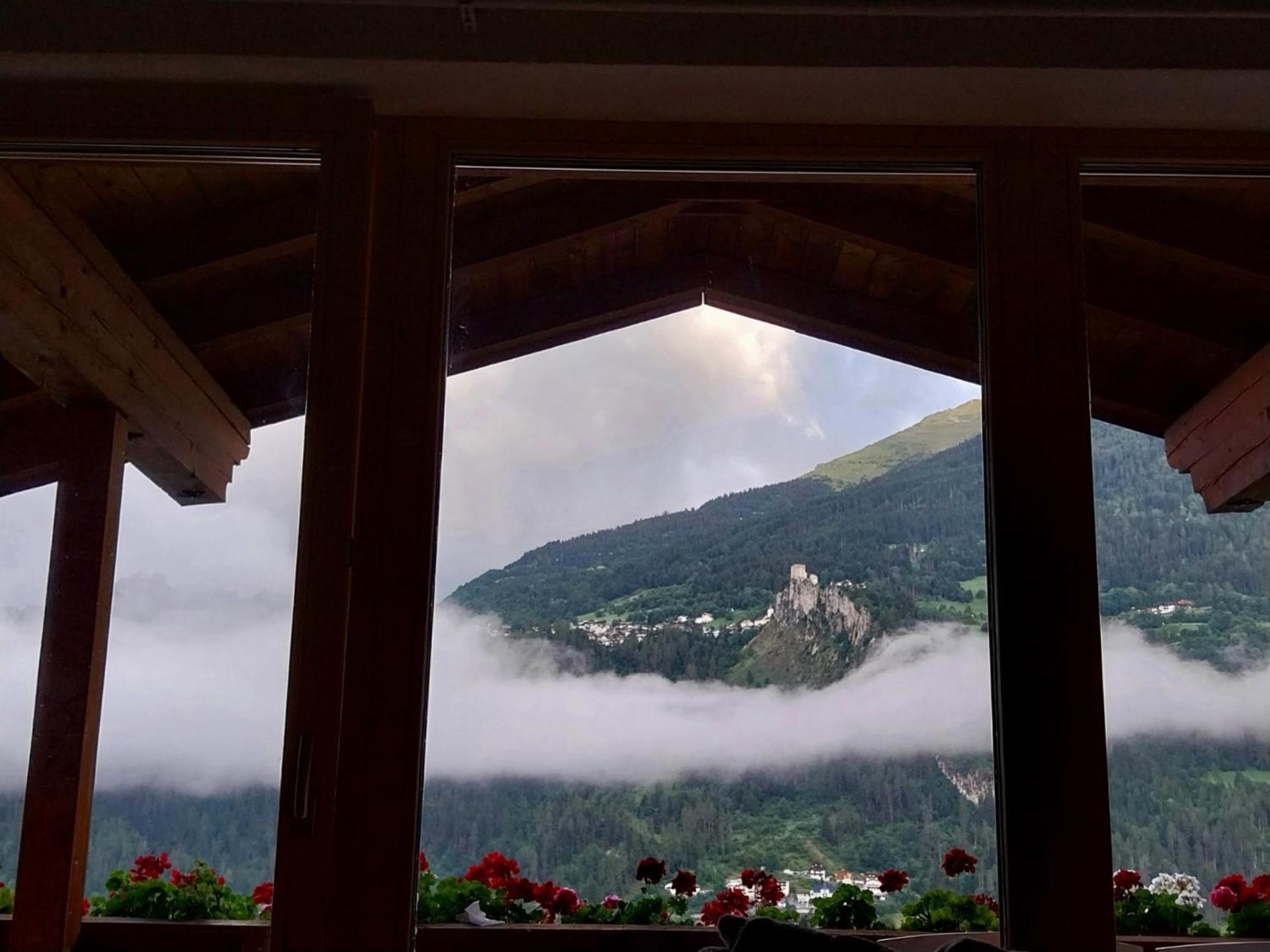 Burg Laudegg Blick Apartman Faggen Kültér fotó